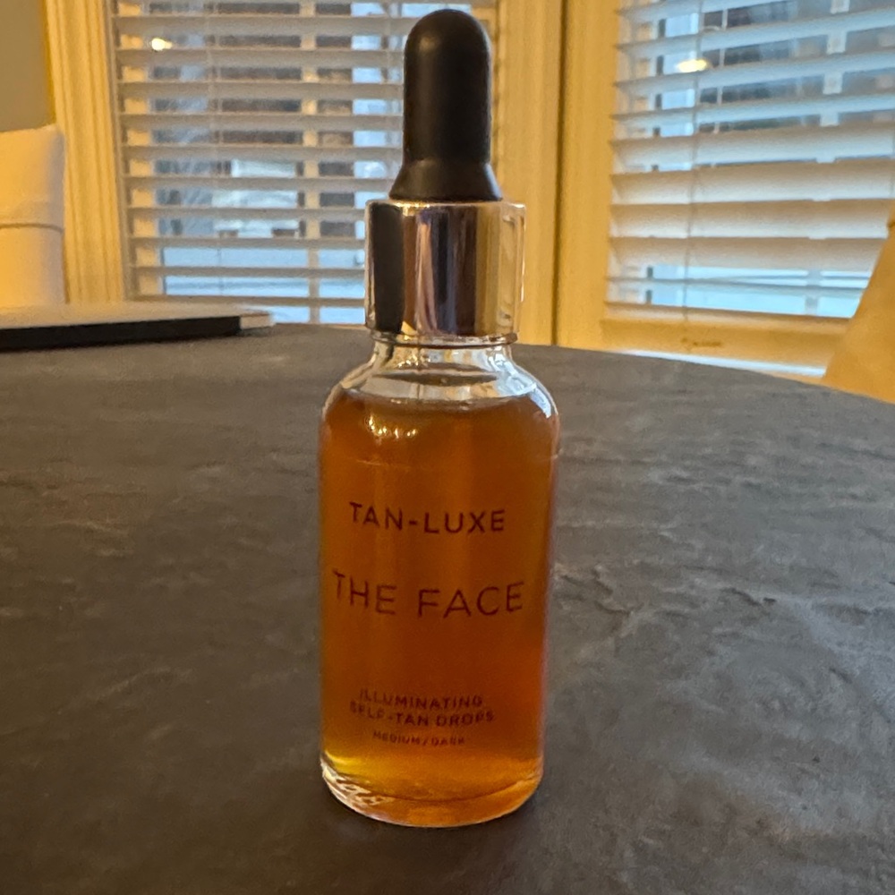 Reposh——>The Face Illuminating Self-Tan Drops - Medium/Dark, Amber